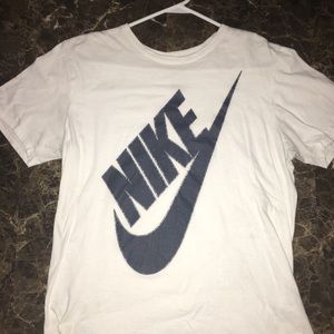 Men’s L Nike short sleeve tee